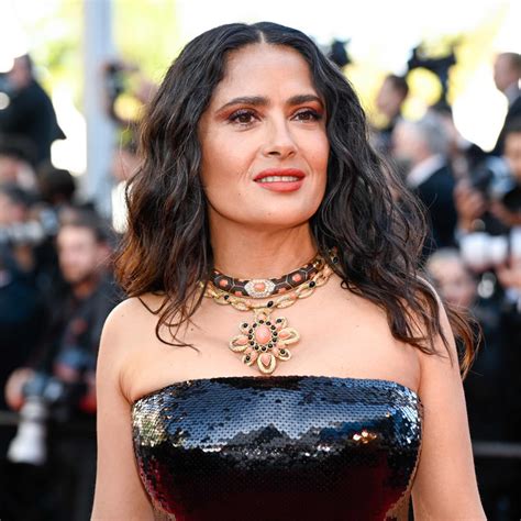 Salma Hayek s ikonickým objemným účesom na spoločenskej udalosti
