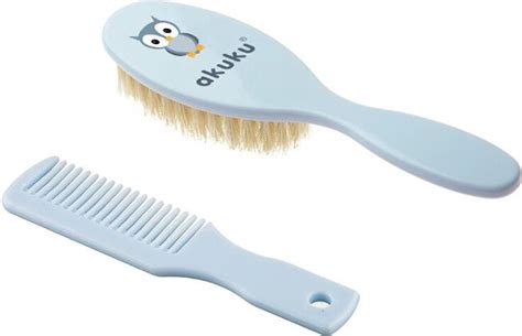 Pomôcky na vyčesávanie šupiniek: detská kefka a jemný hrebienok