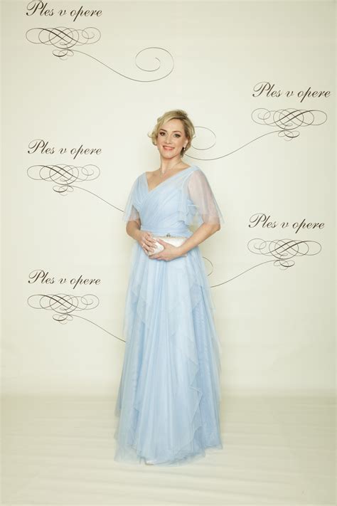 Monika Hilmerová v róbe na Plese v opere 2015