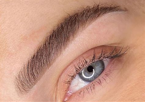 Príčiny rednutia obočia