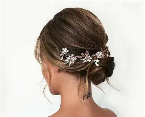 Drdol ozdobený kvetinovým hrebienkom