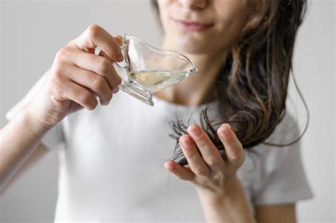 aplikácia jablčného octu na vlasy pre lesk