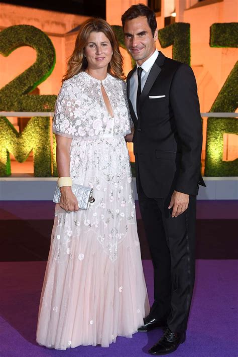 Mirka Federer s nevhodným účesom a výrazným dekoltom