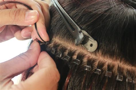 detailné zobrazenie fixácie vlasov sponkami