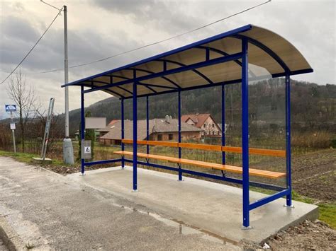 Autobusová zastávka v centre Levíc