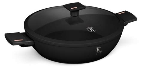 Detail čepele zastrihávače vlasů s titanovým povrchem