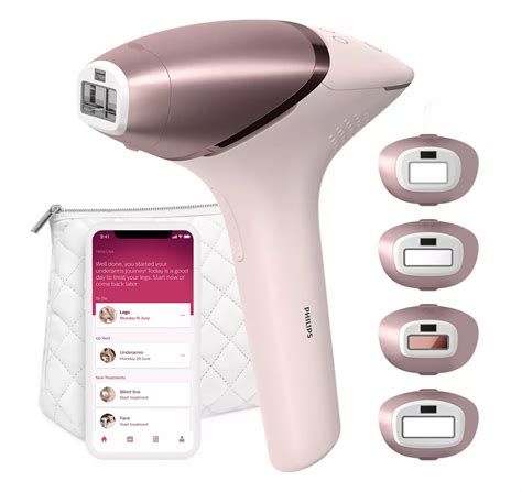 Detailný záber na IPL epilátor Philips Lumea Prestige v ruke