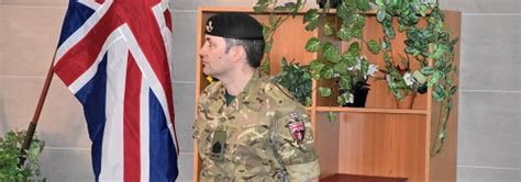 Detail historického britského vojenského saka