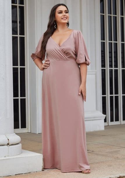 Pestrofarebné plus-size šaty s opticky vykrojeným pásom