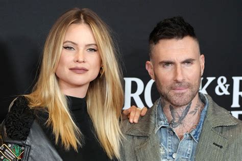 Adam Levine s novou blond farbou vlasov