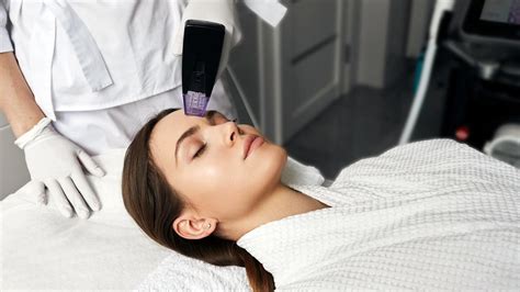 moderný laserový prístroj v estetickej klinike