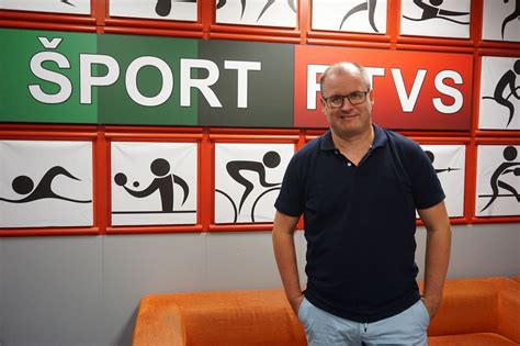 Marcel Merčiak pri komentovaní športového prenosu
