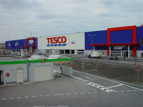 Mapa s vyznačenými zastávkami MHD v okolí Tesco Lamač