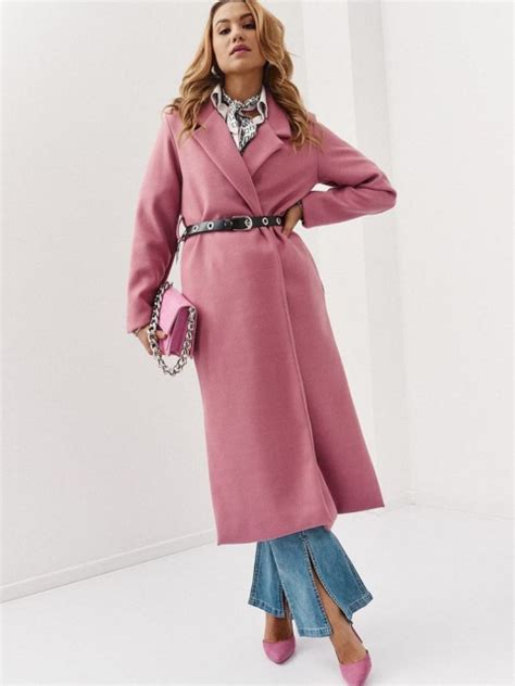 dámske jarné kabáty rôznych farieb a strihov