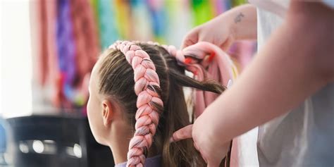 Príklady účesov s boxerskými vrkočmi a kanekalonom