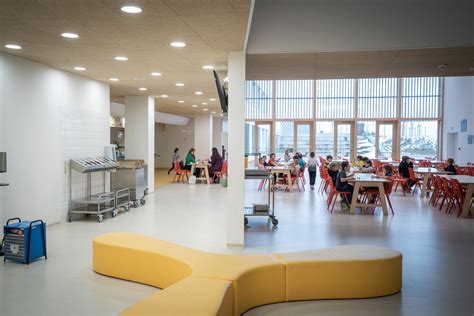 Ilustrácia: Ako by mala vyzerať ofina k okuliarom