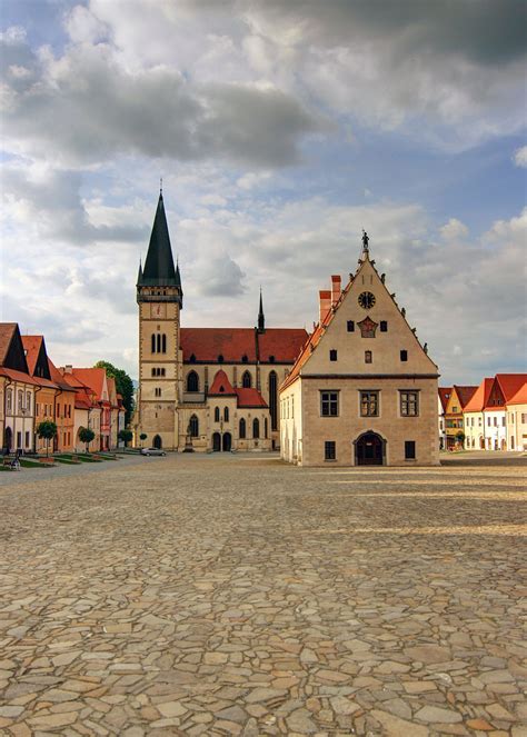 Bardejovské námestie a historické budovy