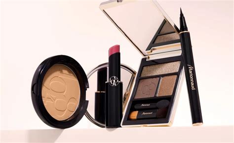 Kolekcia make-up produktov vhodných pre brunetky