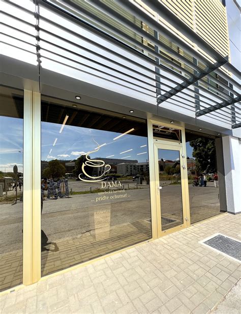 Exteriér kaderníctva Mima Varchol na Sabinovskej 87 v Prešove