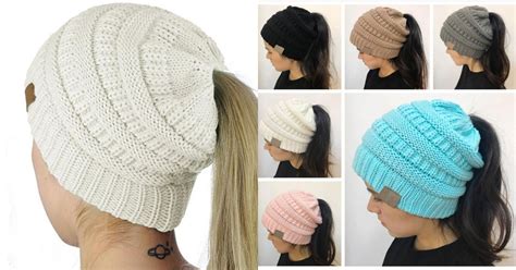 Štýlová háčkovaná čiapka s otvorom na vrkoč