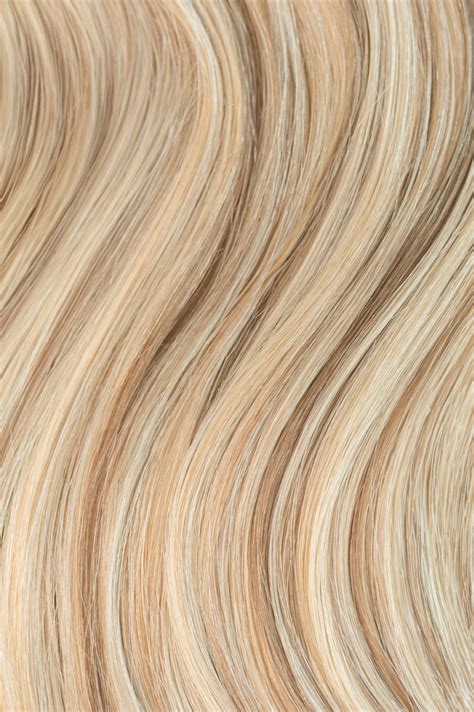 Ukážka hustého blond melíru na krátkom strihu
