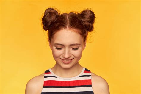 účes dva drdoly space buns