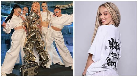 Známa speváčka s ikonickým blond účesom