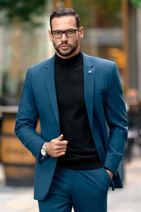 Štýlový muž s moderným strihom vlasov