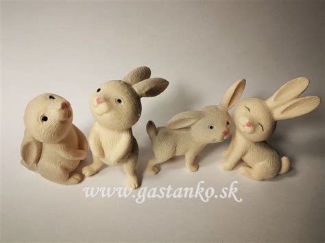 Nákresy a strihy rôznych veľkonočných zajačikov