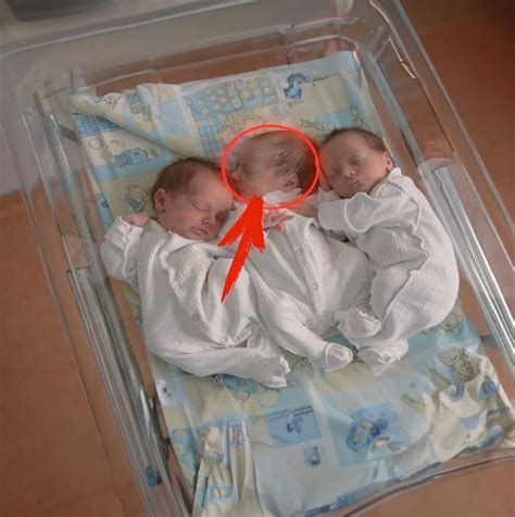 Dievčatko s dvoma twist copíkmi