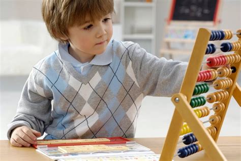 Detail zapletaných copíkov u dieťaťa