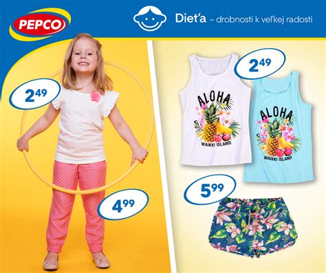 Dievčatko skúša oblečenie v obchode