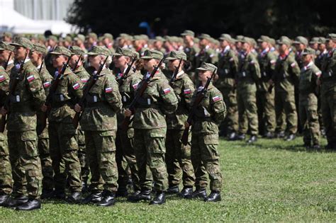 Prejazd vojenskej techniky počas osláv SNP