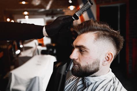 Pánsky barber strih s precíznymi prechodmi