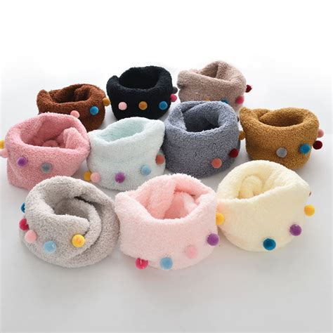 Varianty detských šatiek (s gombíkmi, brmbolcami, aplikáciami)