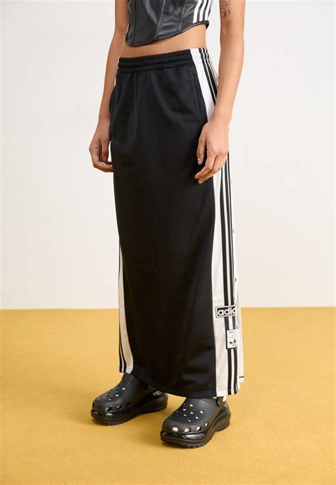 Detail sukne adidas Originals Adibreak Adicolor Maxi Skirt