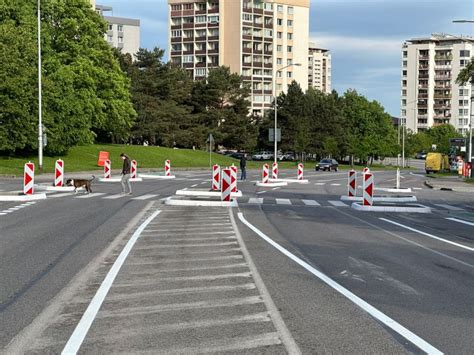 Schéma dopravného značenia a rozloženia ostrovčekov na ulici Podháj