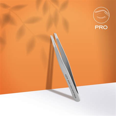 Špicatá pinzeta na obočie v akcii