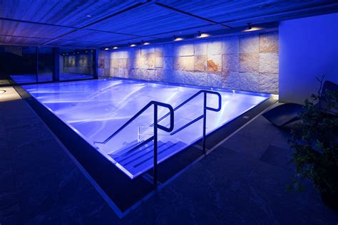 Interiér bazéna a wellness zóny