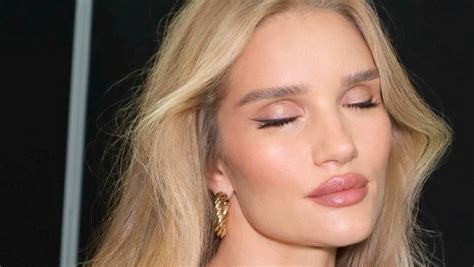 Rôzne odtiene rúžov pre blondínky