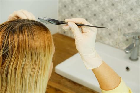 Domáce zosvetľovanie vlasov