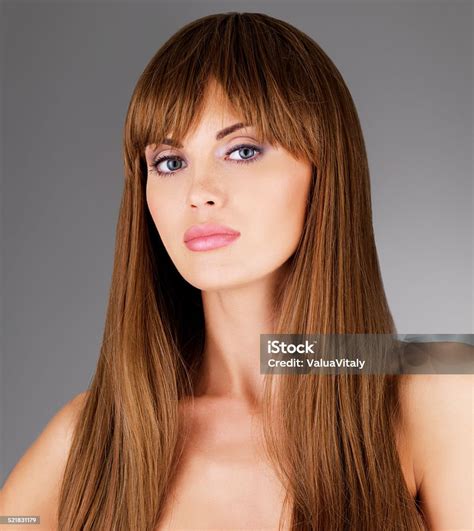Žena s elegantným copom