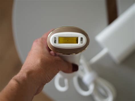 Žena s hladkým podpazuším po IPL epilácii