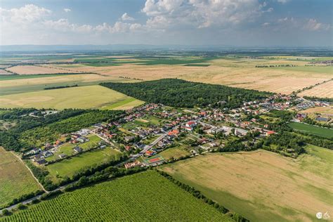 Letecký pohľad na okolitú krajinu Putikovho vŕška