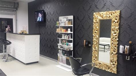 Kadernícky salón v meste