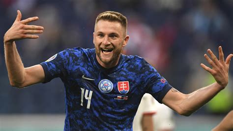 Futbalista v reklamnom spote na vlasovú kozmetiku