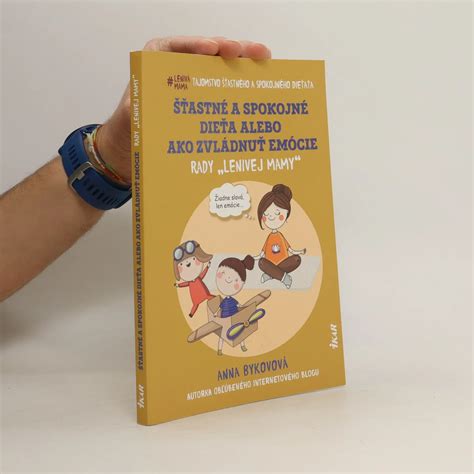 spokojné dieťa v detskom kútiku kaderníctva