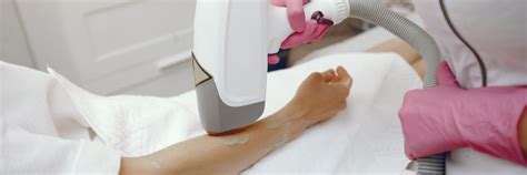 Porovnanie holenia a laserovej epilácie