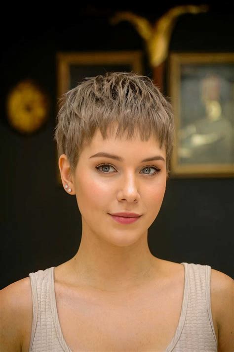 Moderný pixie cut