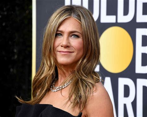 Jennifer Aniston so slnkom pobozkanými vlasmi